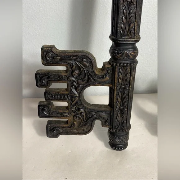 Set of Two MCM wall hanging skeleton keys decor Dart Industries 24” & 18” - Picture 5 of 9